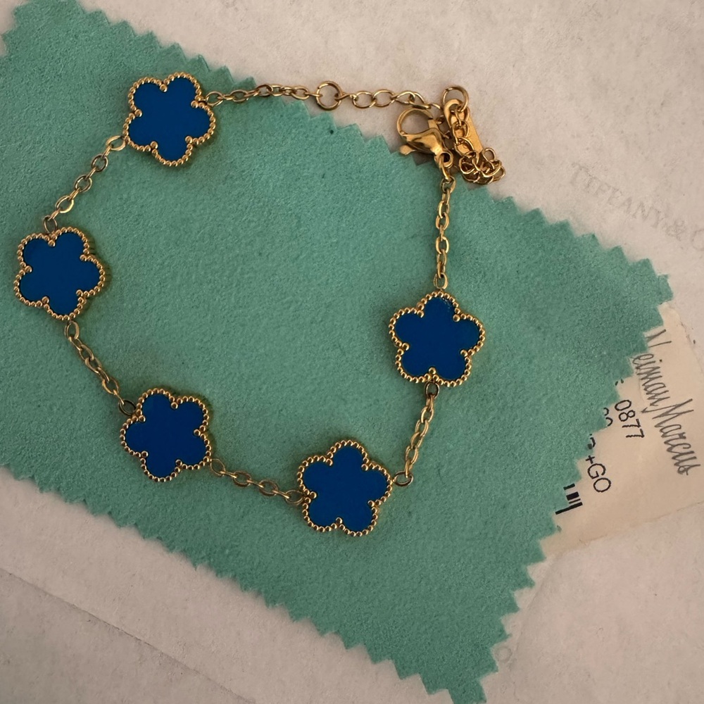 $1,500 Lucky Clover Bloom Arpels Bracelet 18k